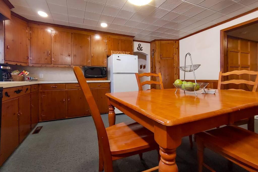 Huge Historic, W/Large Yard & Close To Beach Манисти Экстерьер фото