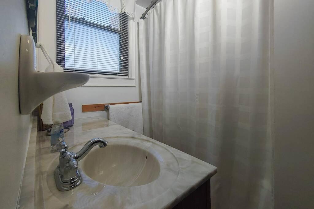 Huge Historic, W/Large Yard & Close To Beach Манисти Экстерьер фото